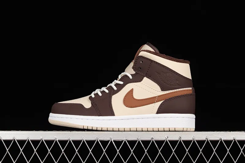 All categories Air Jordan Jordan series basketball shoes Air Jordan 1 Mid G version pure original Air Jordan 1 Mid SE AJ1 Joe 1 meter brown mid-top retro basketball shoes DO6699-200